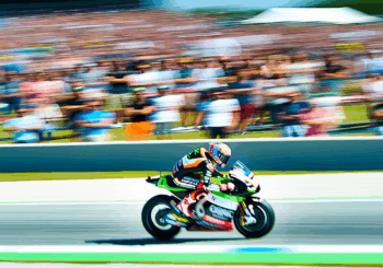 Francesco Bagnaia kæmper for sejr igen ifølge Valentino Rossi